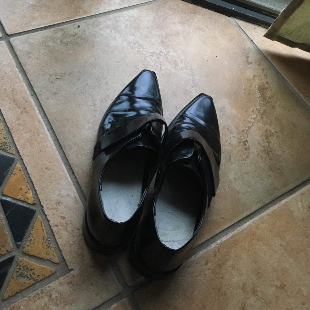 Zara Black Shiny Leather Pointed Toe Velcro Loafer